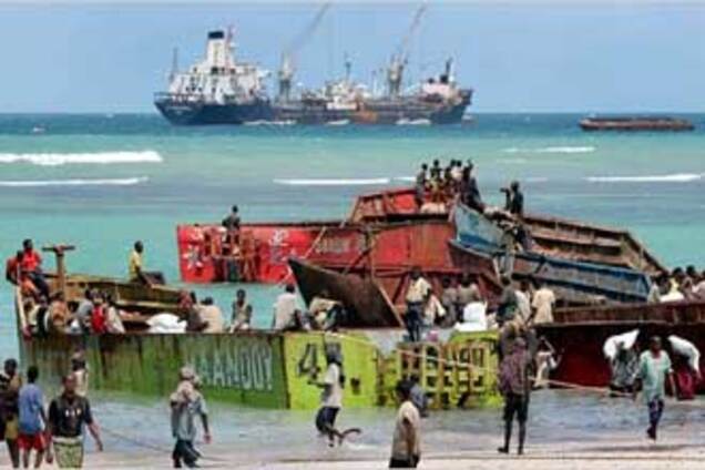 На судне Faina заканчивается топливо