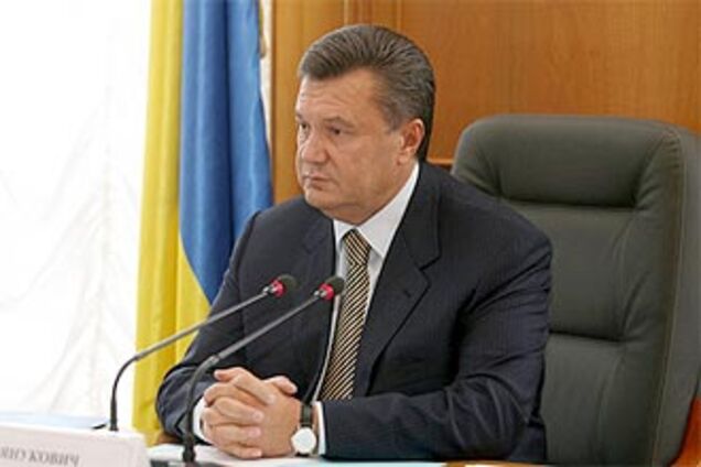 Янукович предложит БЮТ и НУ-НС 'сообразить на троих'