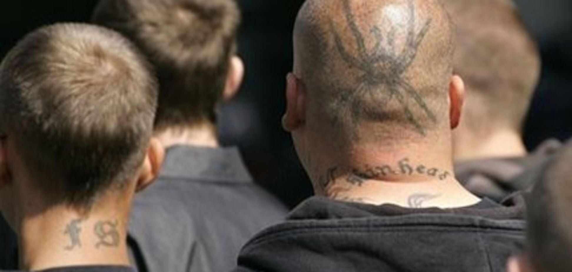 П'яні підлітки обстріляли школу і вбили випадкових перехожих