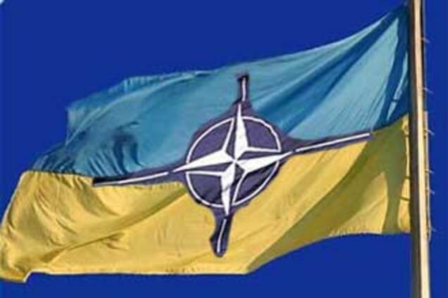 Украинцы видят себя в составе военного блока