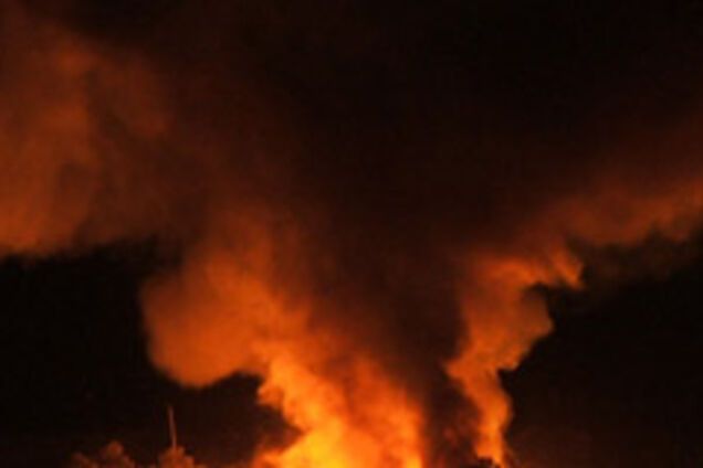 Горит здание университета