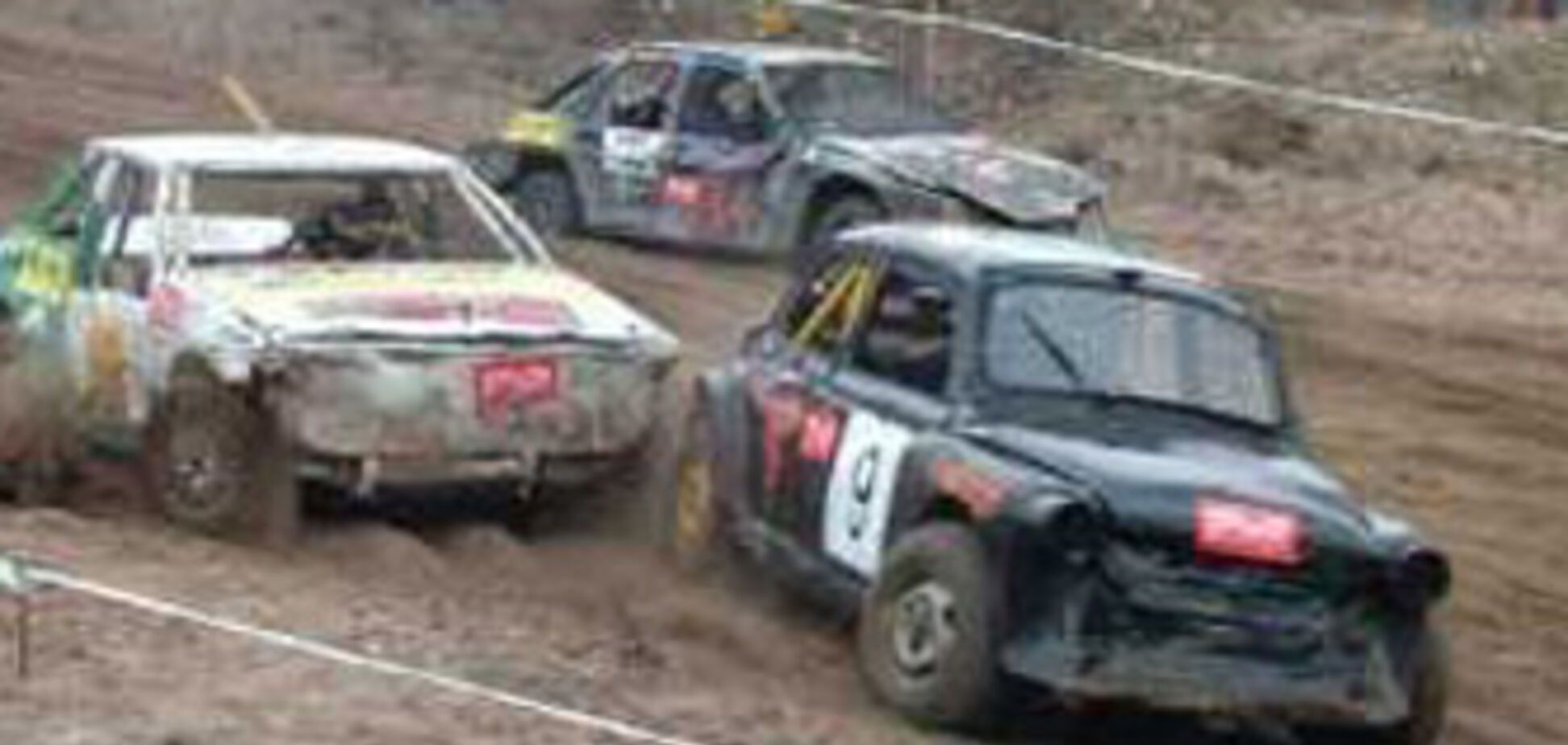 На гонках машина врезалась в толпу зрителей