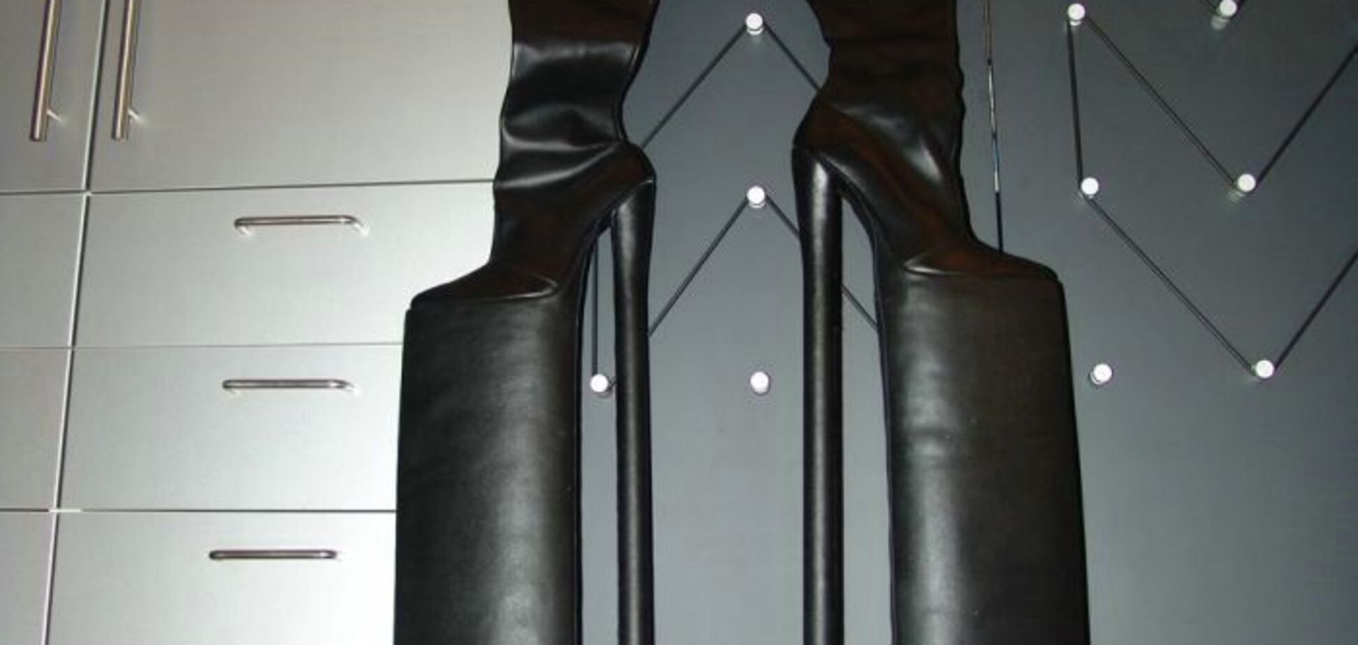 Чудовища на огромных каблуках