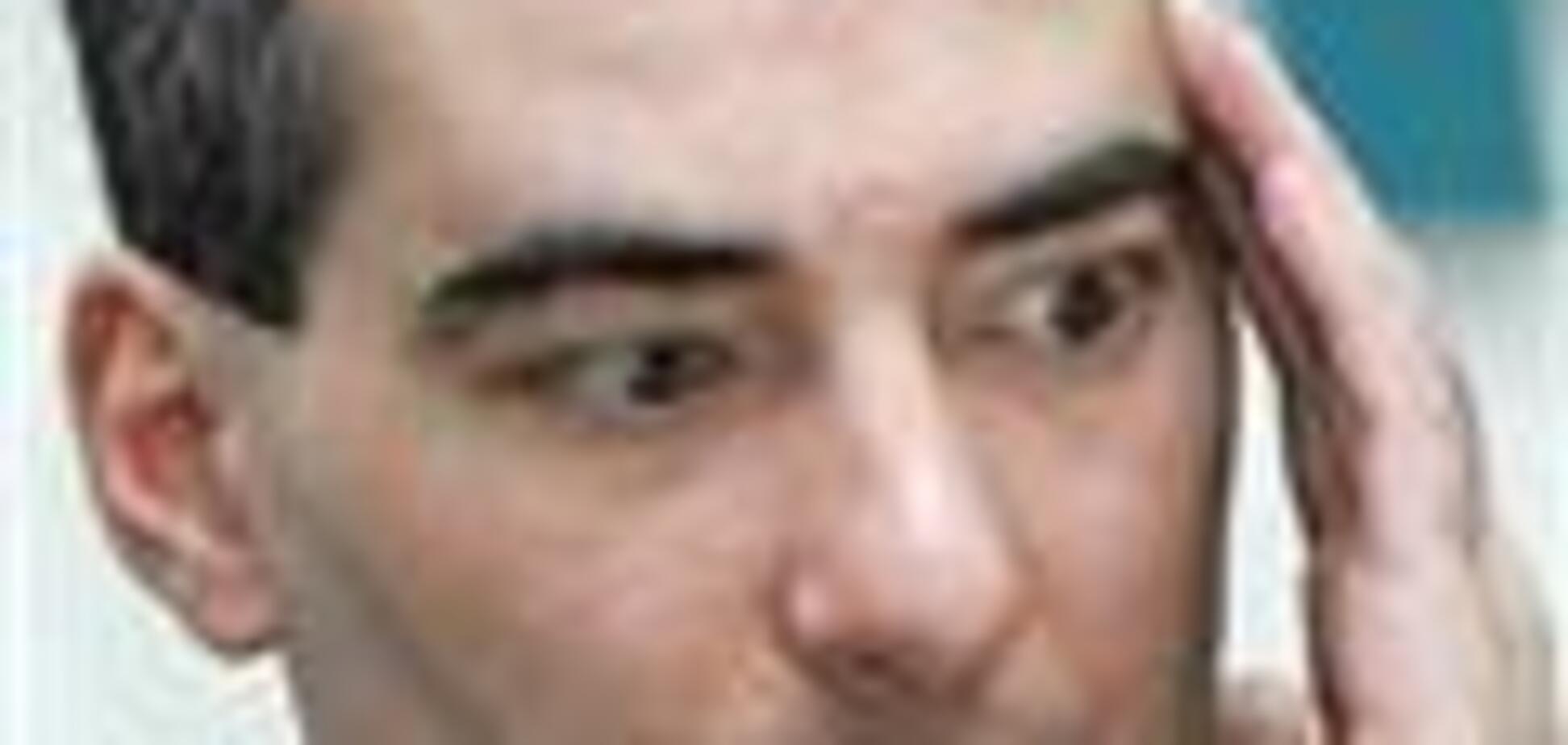 Алексаняна в больнице приковывают цепью к кровати