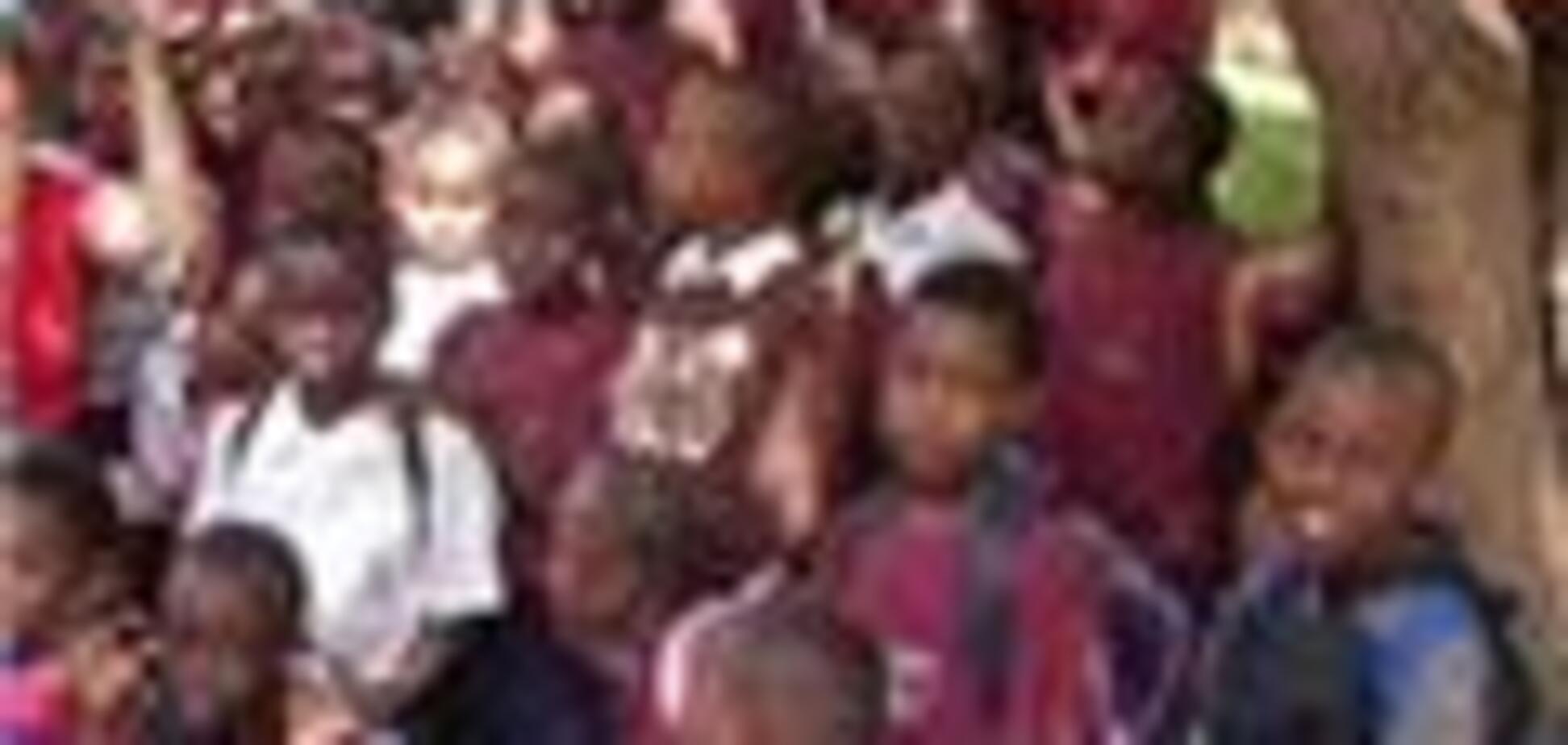 Демонстранты захватили в заложники 2000 детей