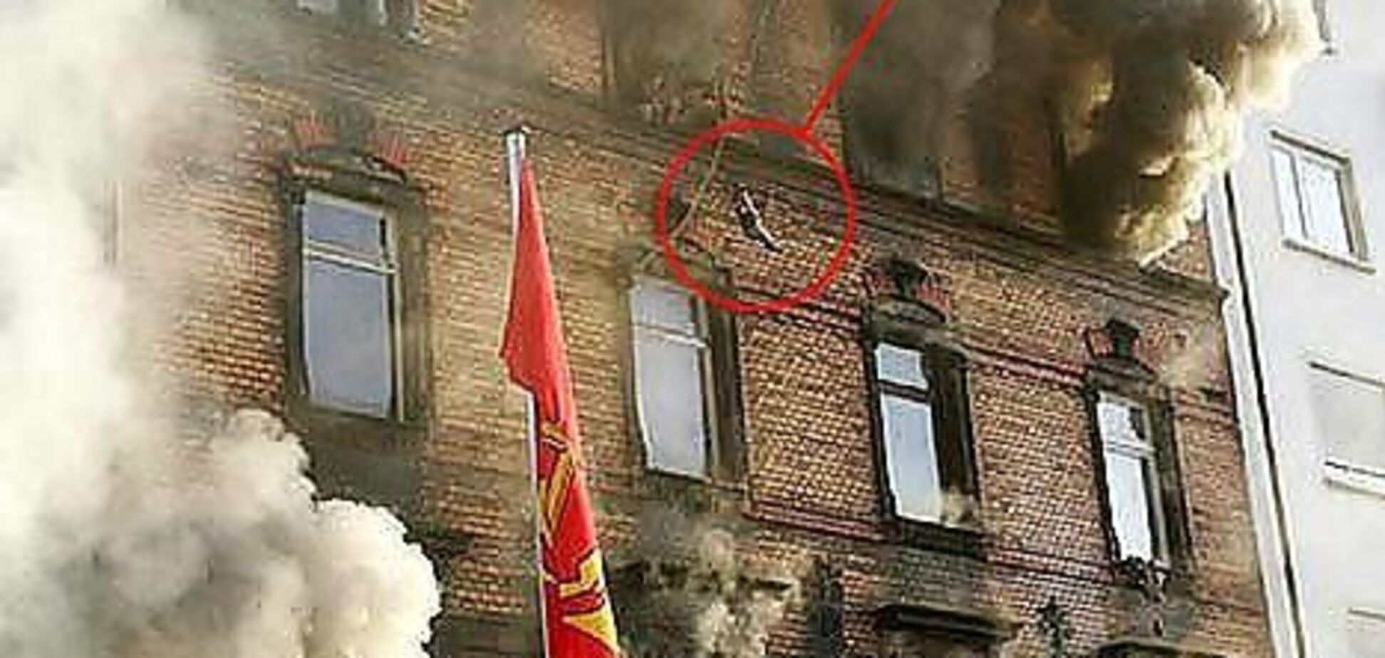 Драма в Німеччині. Викинути дитини з вікна і згоріти заживо