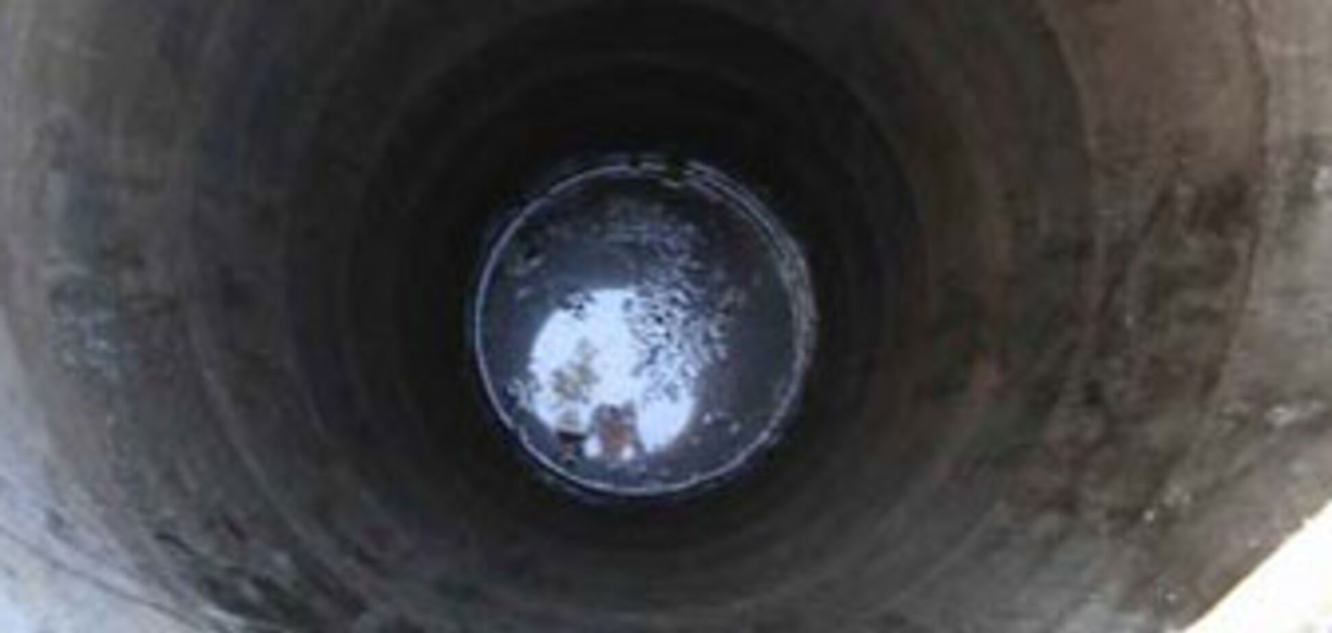 Женщина трижды упала в колодец