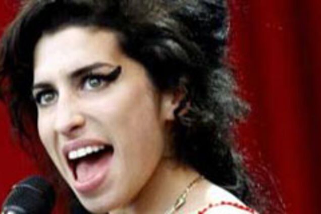 Эми Уайнхаус спеть на 'Грэмми' поможет спутник