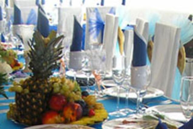 20 человек отравились на свадьбе