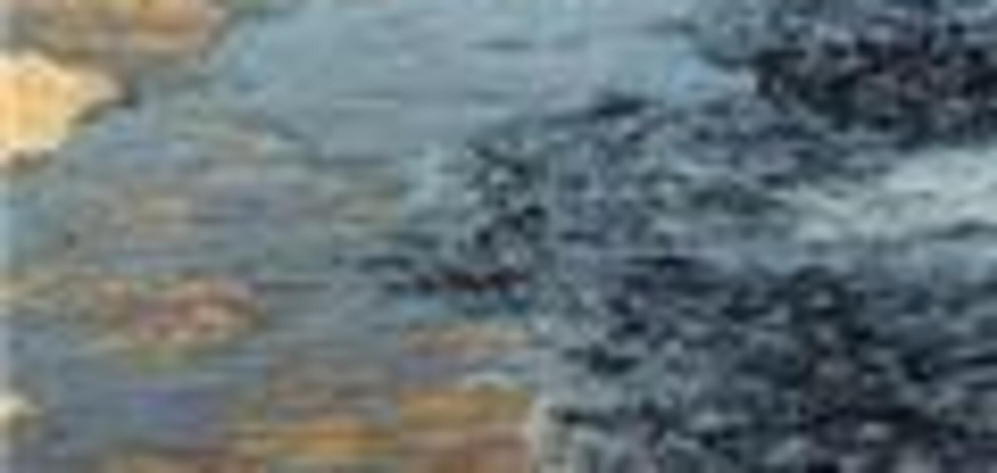 Херсон продолжает собирать нефть на пляжах