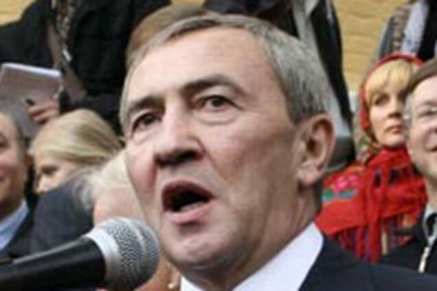 Кабмин пикетируют противники «Космоса»