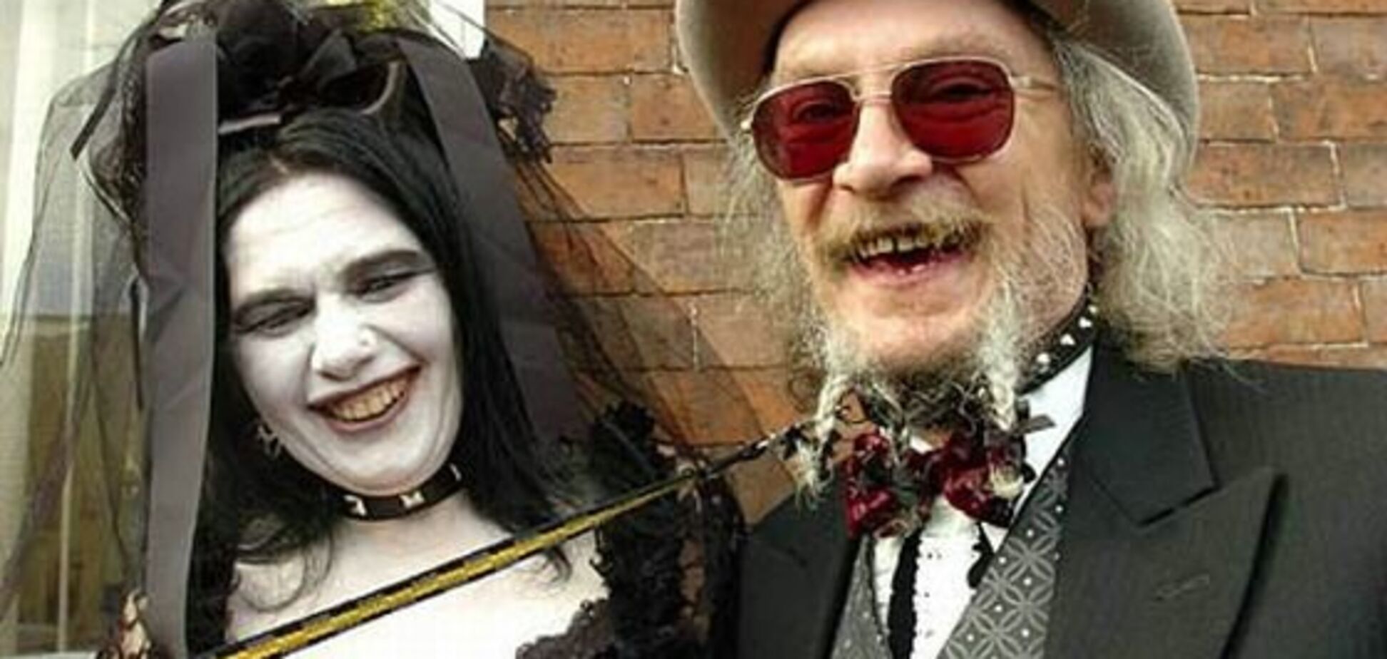 О, майн гот. Свадьба готов и невеста с косой