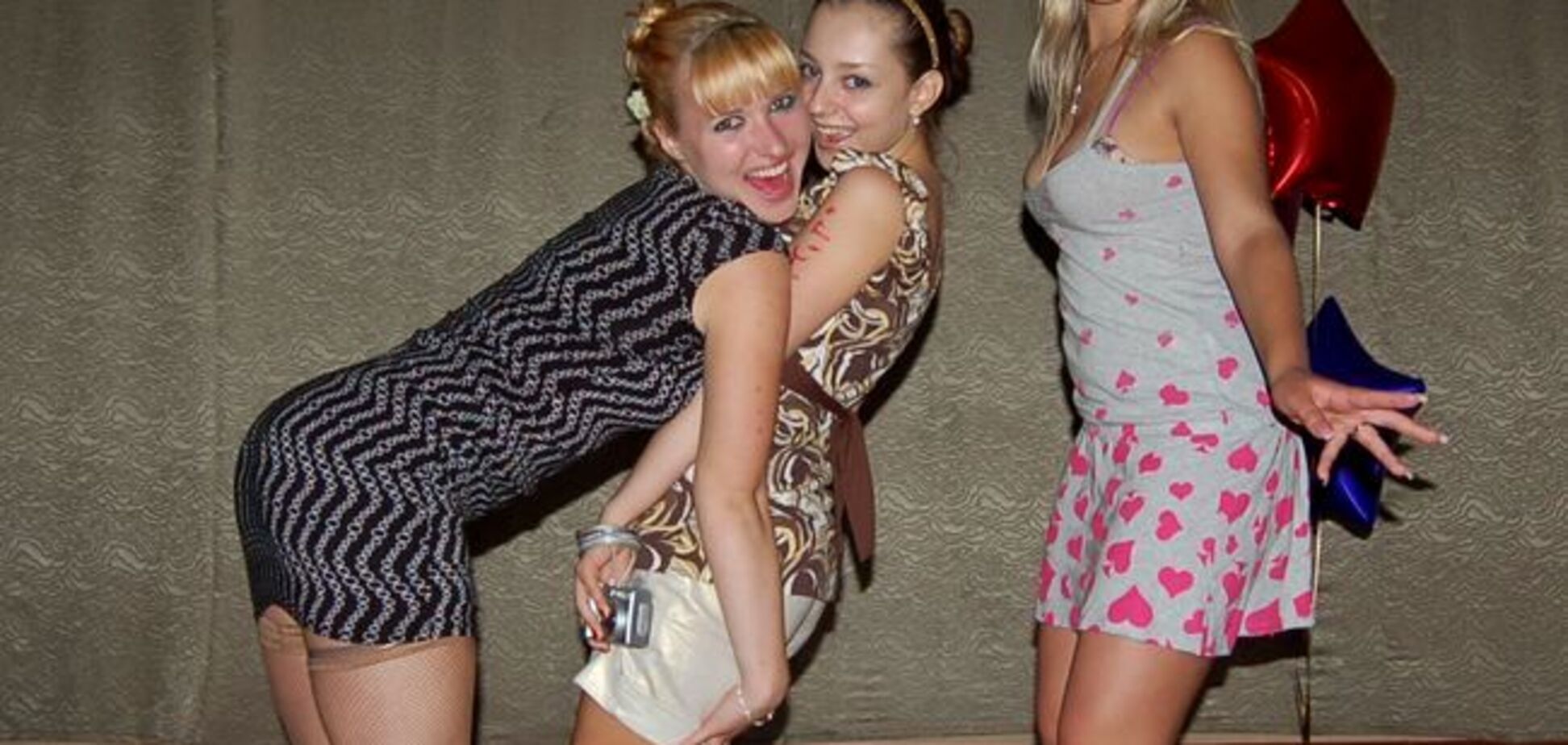 Раздельно пишется: Я и бал. Полный отрыв на выпускном балу