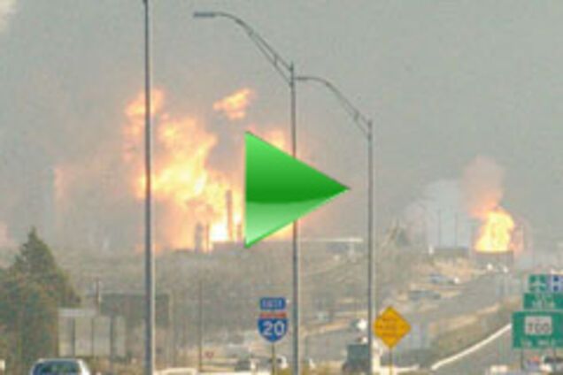 Пожар на нефтебазе потушить все еще не удается