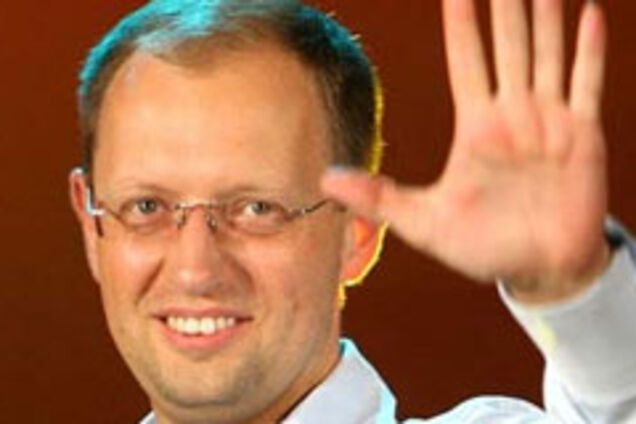 Средний палец для Яценюка стоит 68 гривен