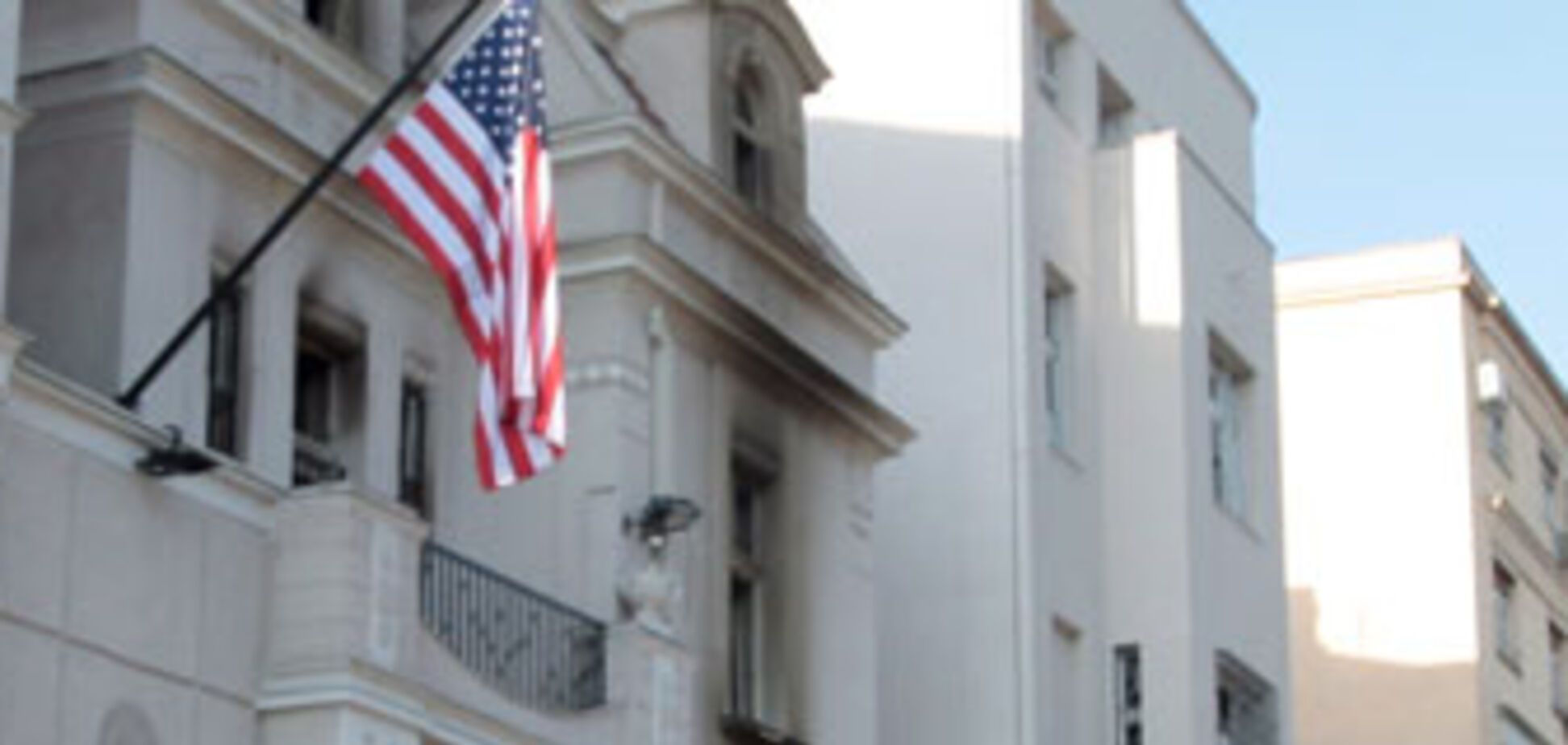 Посольство США в Сербии возобновляет работу