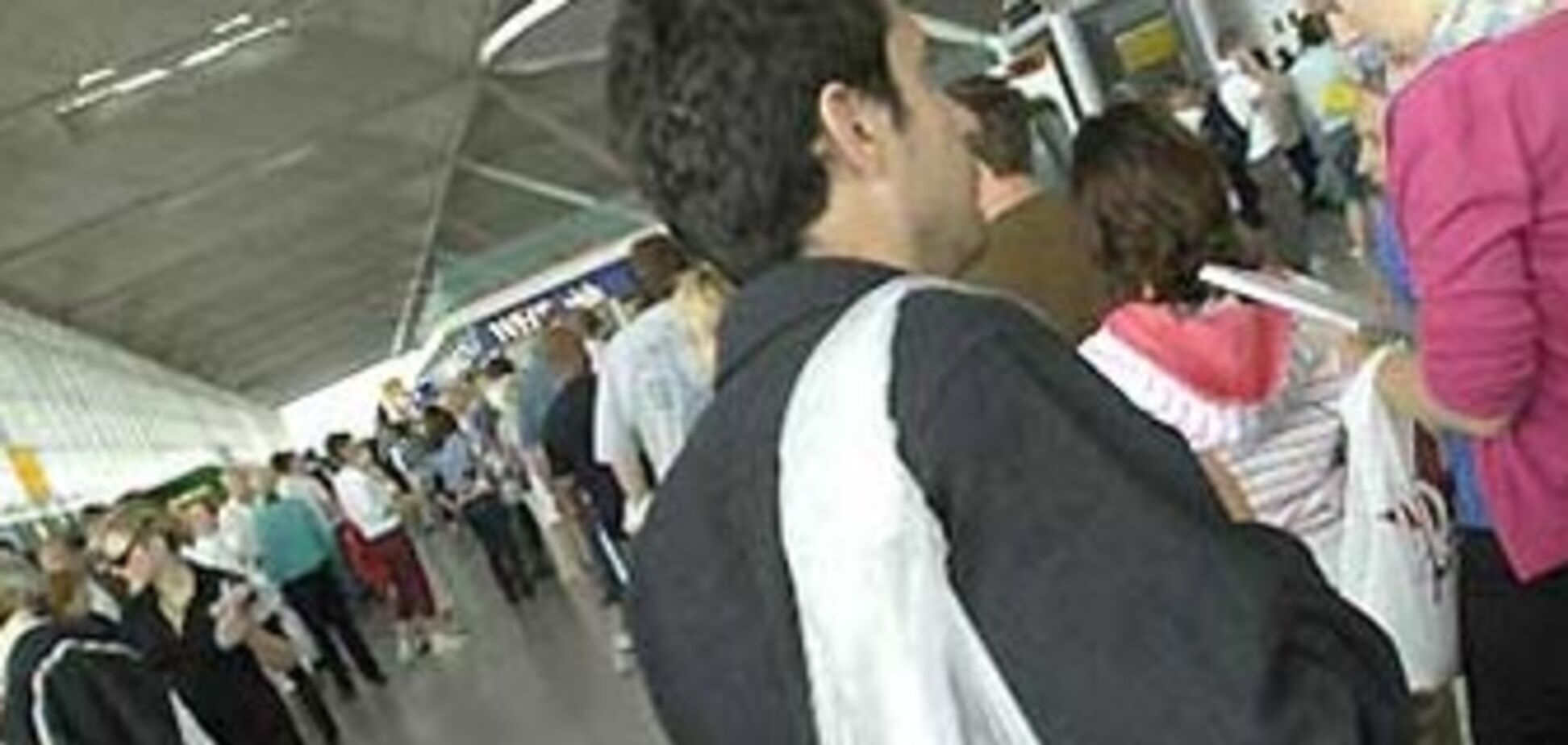 Українці масово вивозять сім'ї за кордон