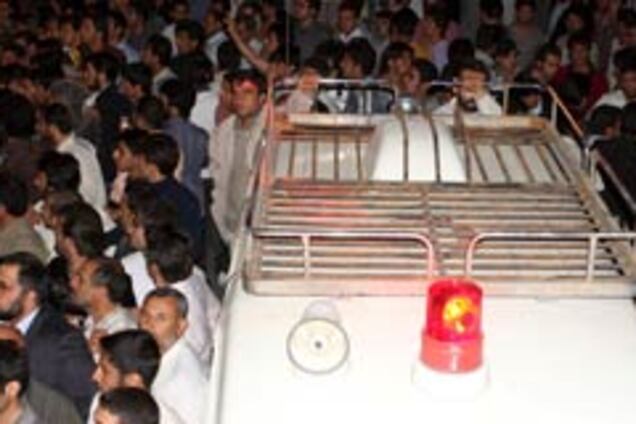 В иранской мечети погибли 12 человек