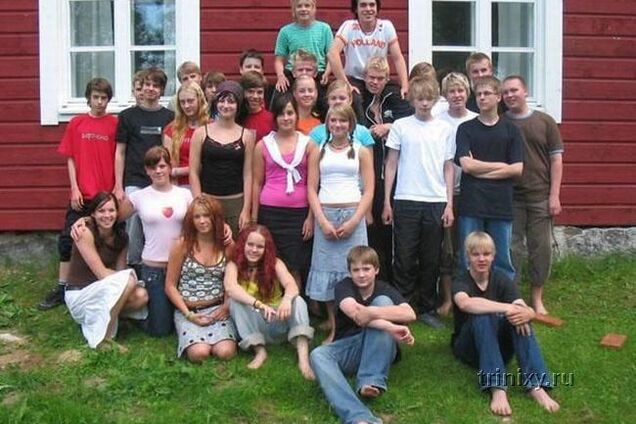 Фото на память. Под прохладным душем блузки - прозрачные