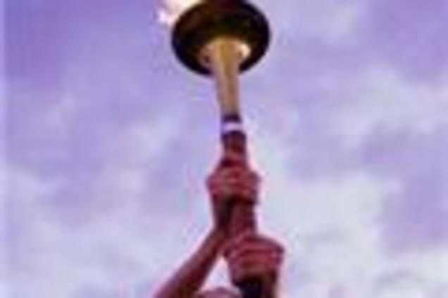 Олімпійський факел дістався до Індонезії