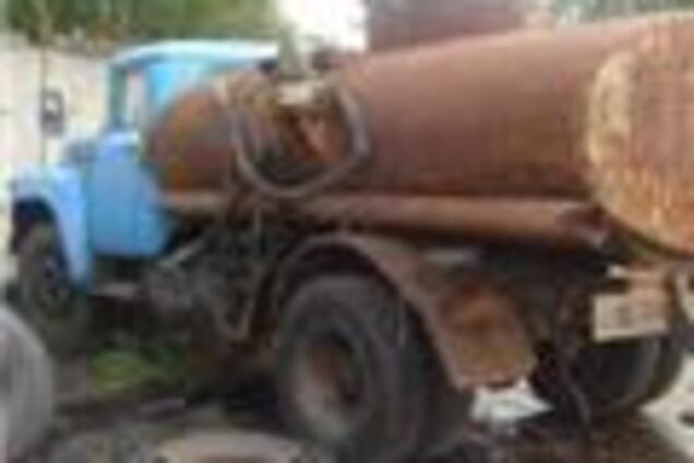 В Запорожье тонны бензина вылились в почву