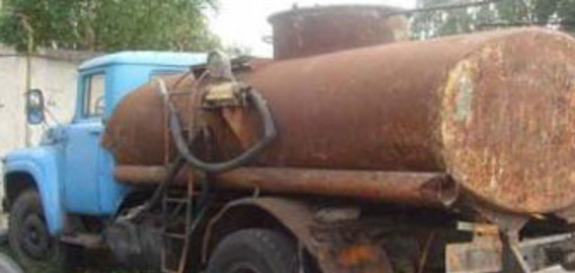 В Днепропетровске перевернулся бензовоз