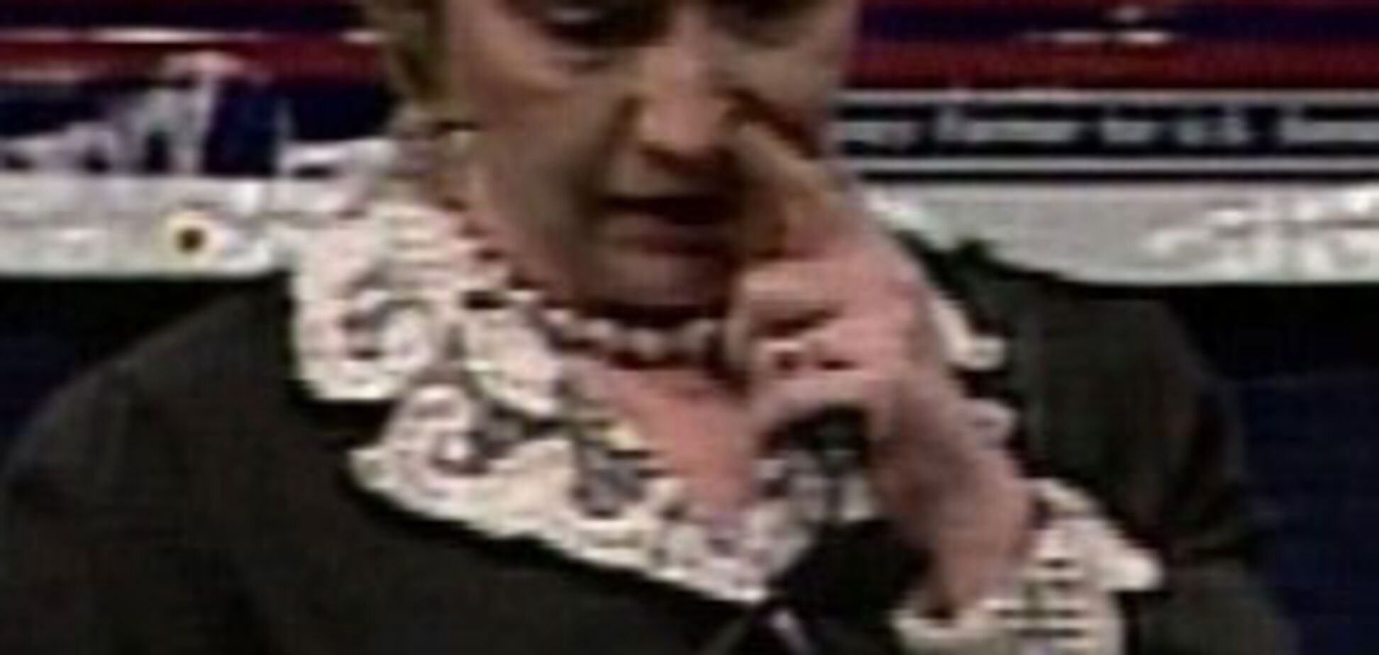 Жена президента: истеричная, пучеглазая, ковыряющаяся в носу