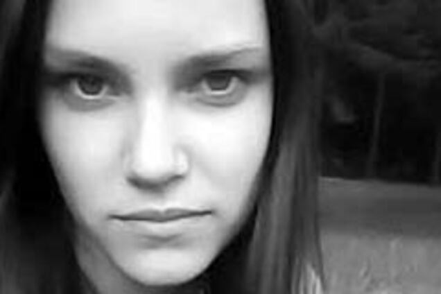 Люди в метро равнодушно ждали, когда девушку переедет поезд