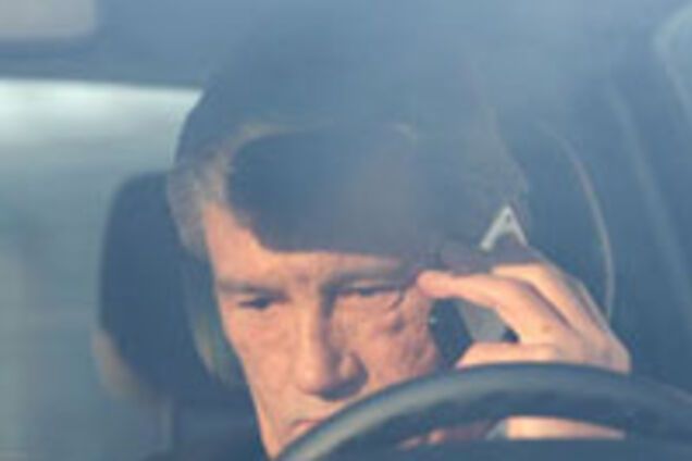 Виктор Ющенко был замечен в компании Apple iPhone