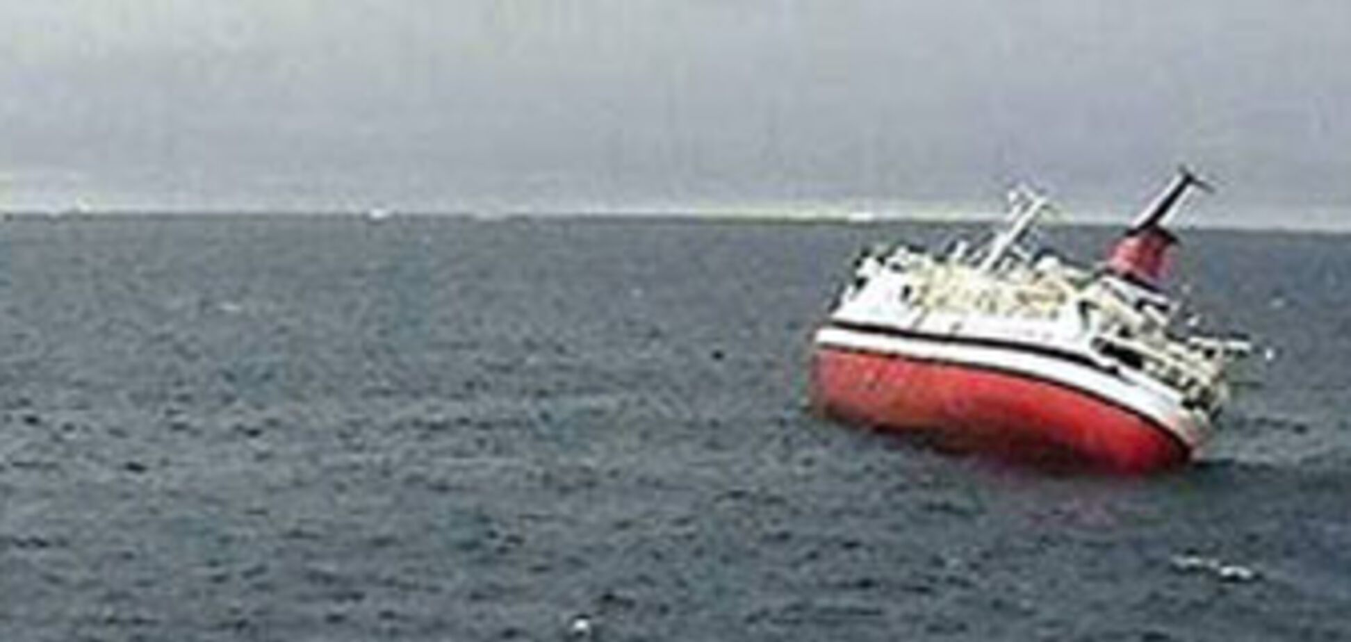 В результате крушения судна погибли десятки пассажиров
