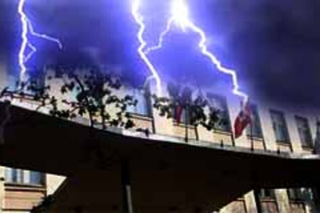 На Луганщине молния испепелила школу