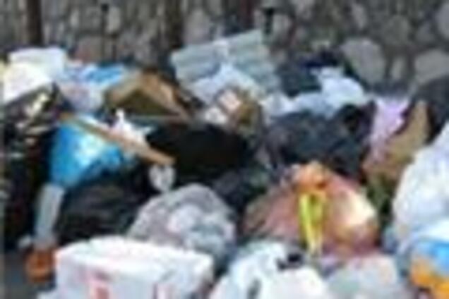 Заваленный мусором Неаполь встретит правительство митингами