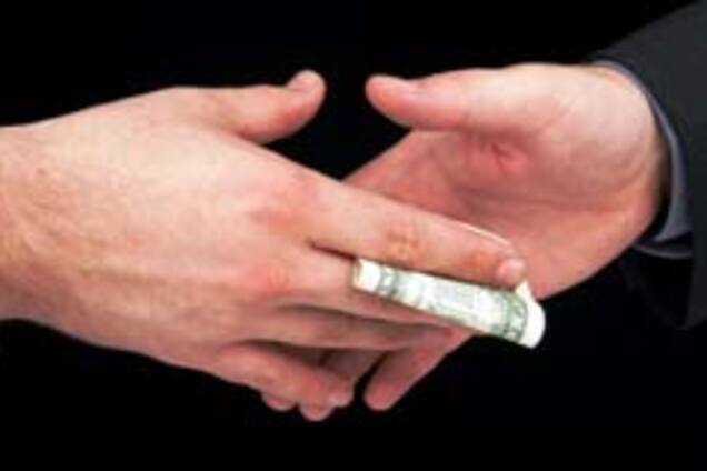 Главу правительства подозревают в крупных взятках