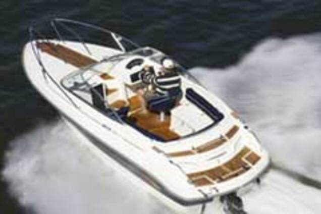 В Мариуполе катер врезался в причал. Три трупа