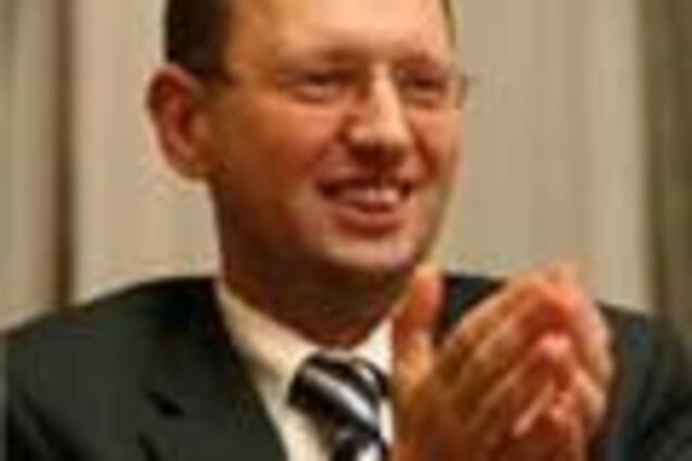 Яценюк поздравил депутатов с 'профессиональным' праздником