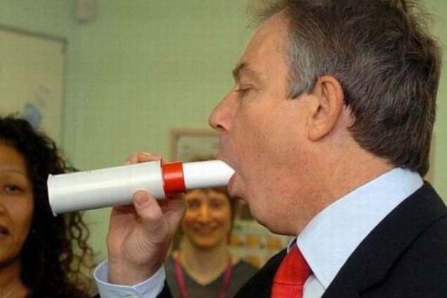 Політика справу тонкое.Когда прем'єр-міністр і Президент смокче