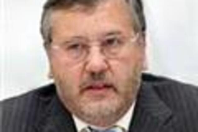 Ющенко хочет ввести танки в столицу 