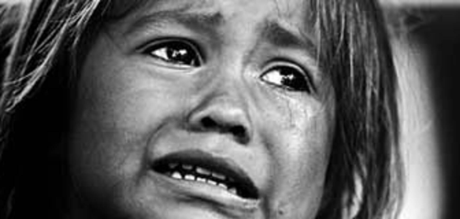 Родители бросили малышей умирать в запертой квартире