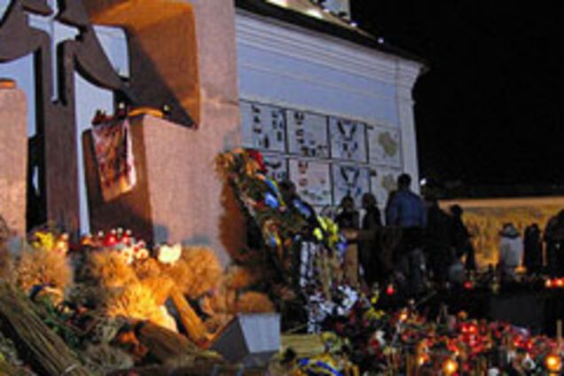 Ющенко: по памятнику от континента