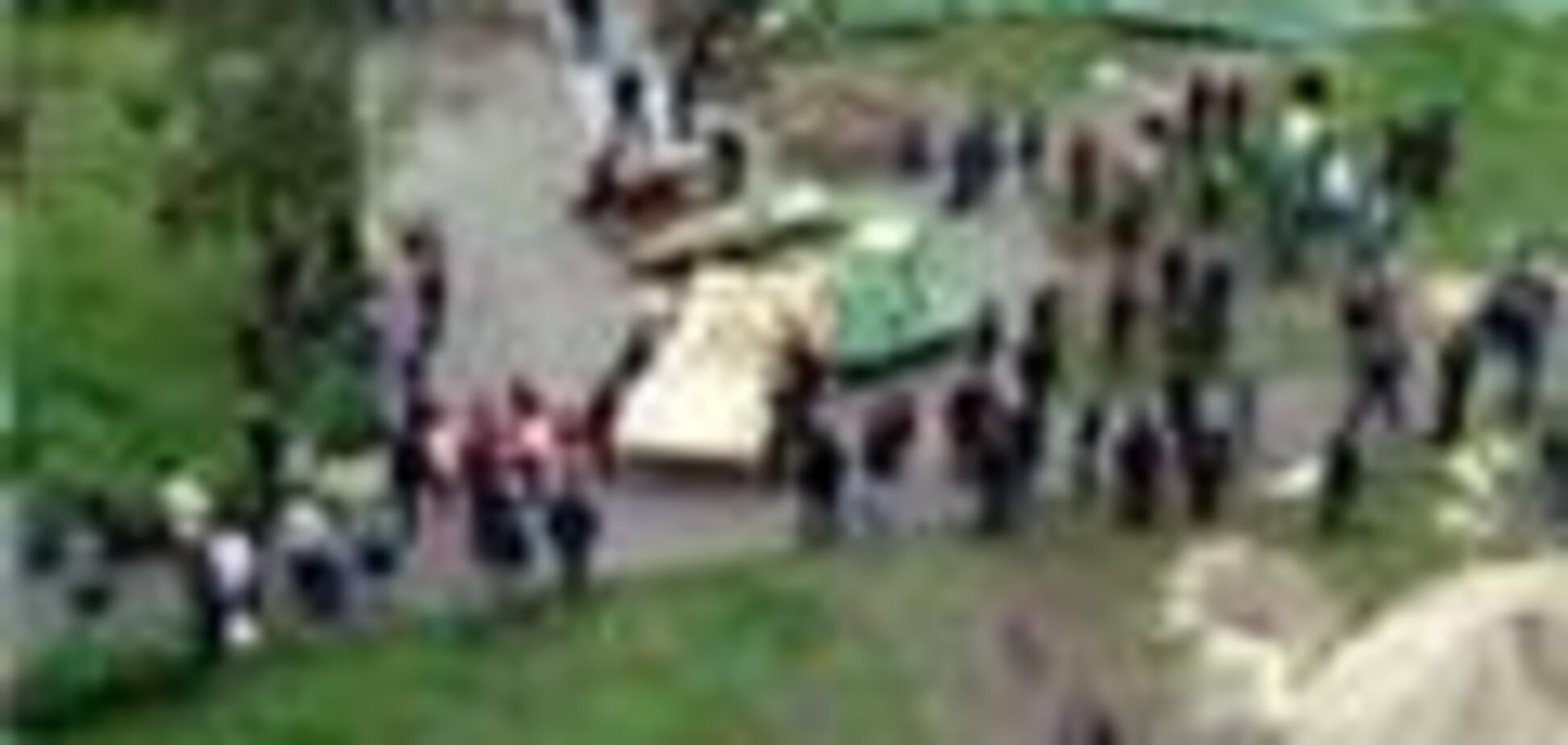 В Киеве строители закидали камнями протестующих