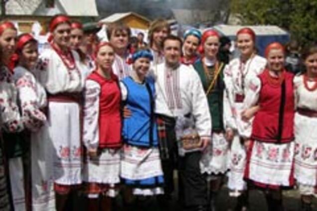Ющенко купив дружині 5 вишиванок, 3 мая 2008