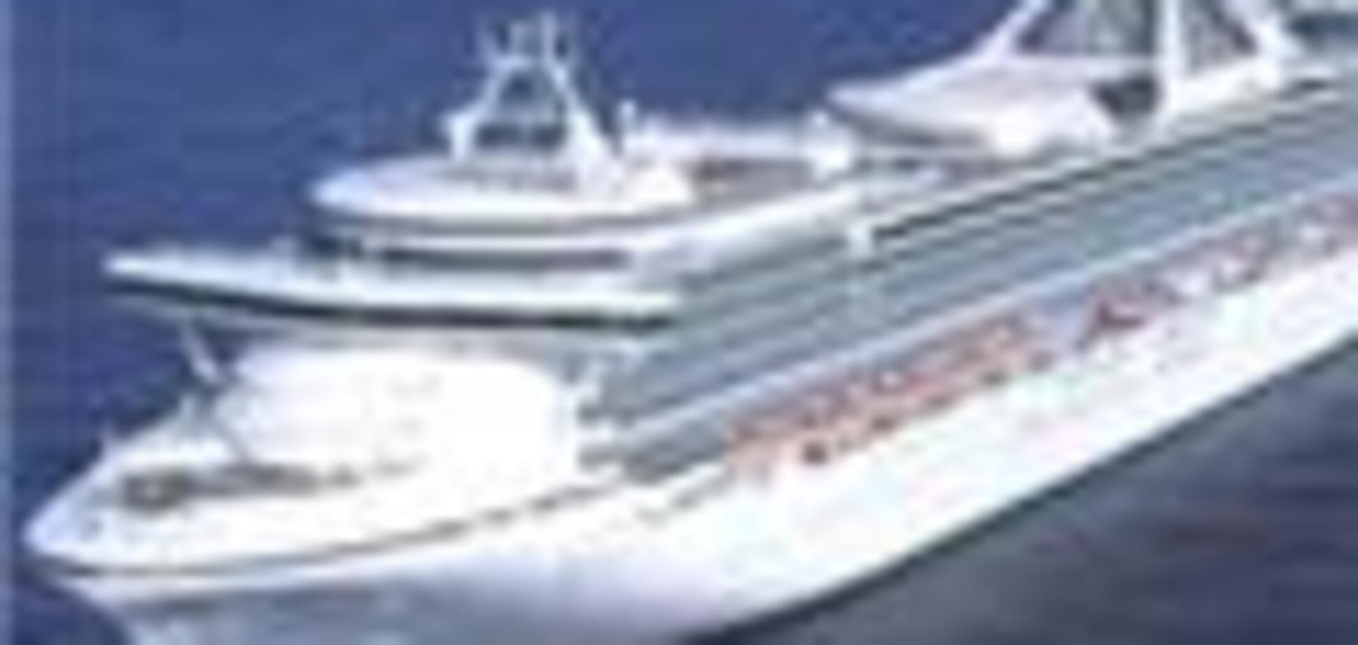 Четыре буксира не сняли с мели лайнер у берегов Латвии