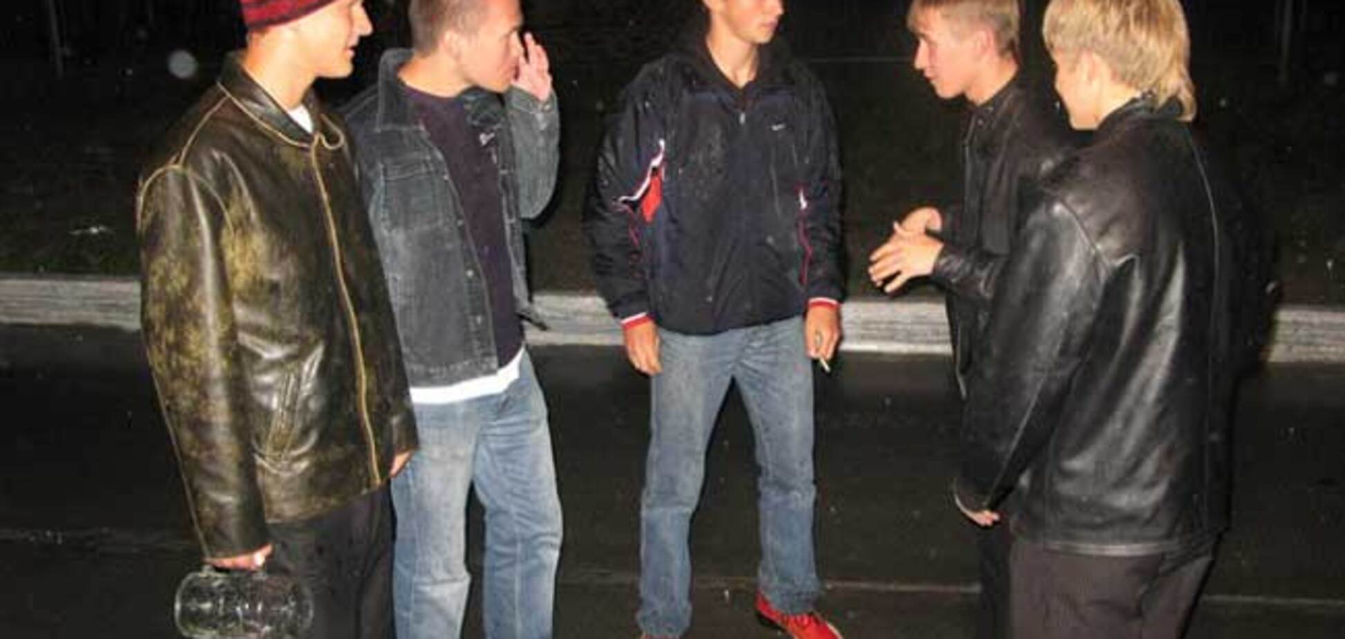 Повірте, на другому фото - найкращі кросівки! ;)