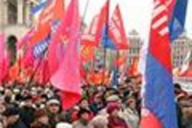 Коммунисты агитируют против НАТО под советские песни