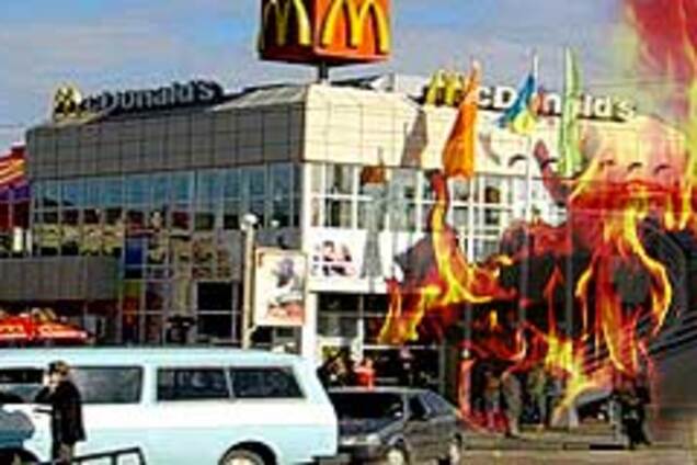 В центре Киева горел «Макдоналдс»