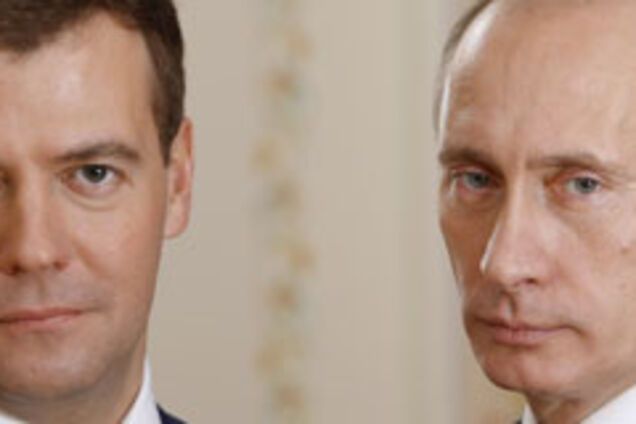 Россияне смотрят на Медведева, но думают о Путине