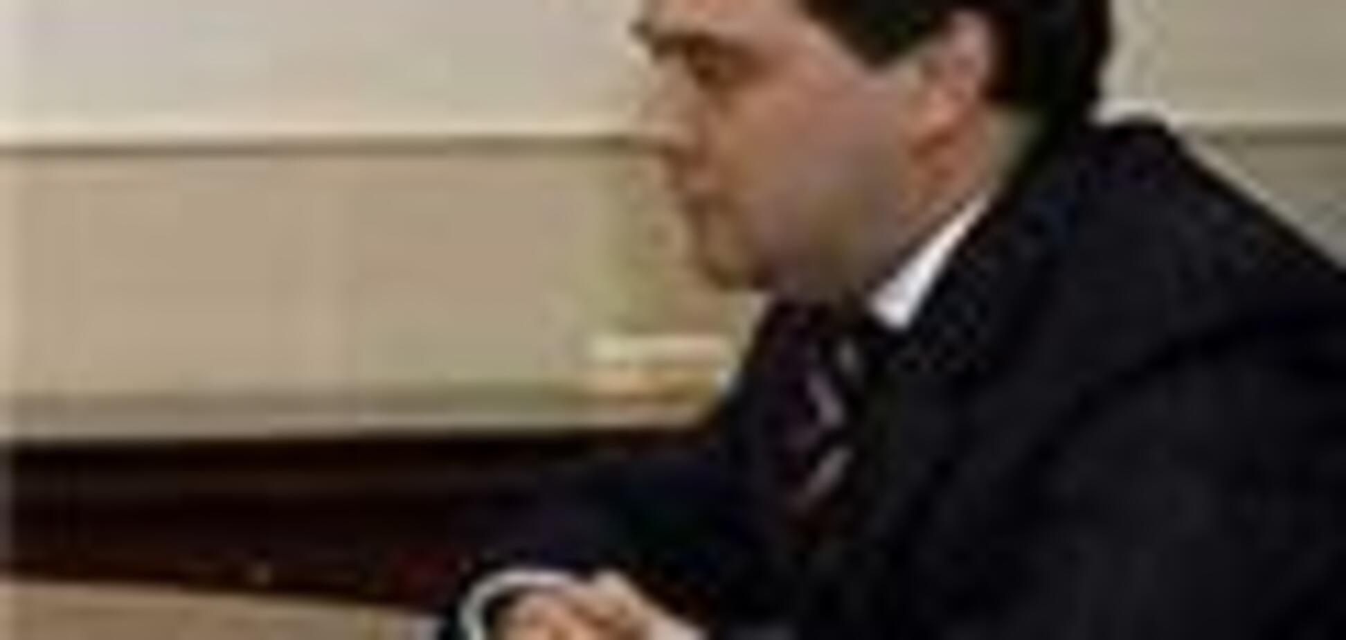 Медведев взялся за свои студенческие конспекты