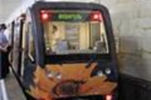 В метро Москвы сошли с рельсов вагоны, есть пострадавшие