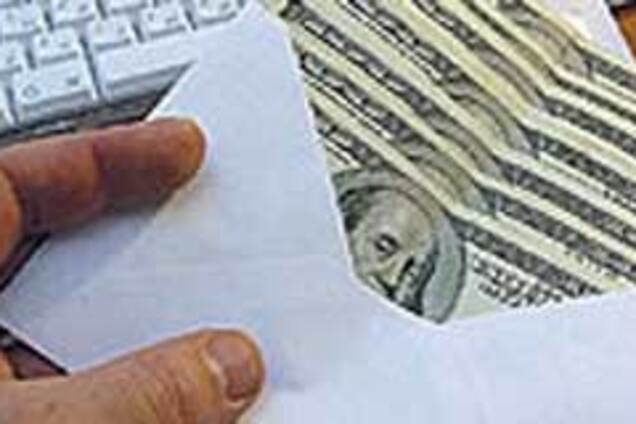 Украинцам выдают 310 млрд в «конвертах»