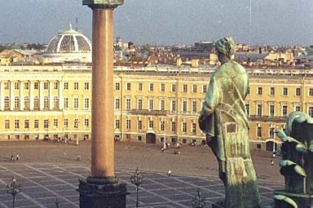 Жесть. Головна визначна пам'ятка Двірцевій площі